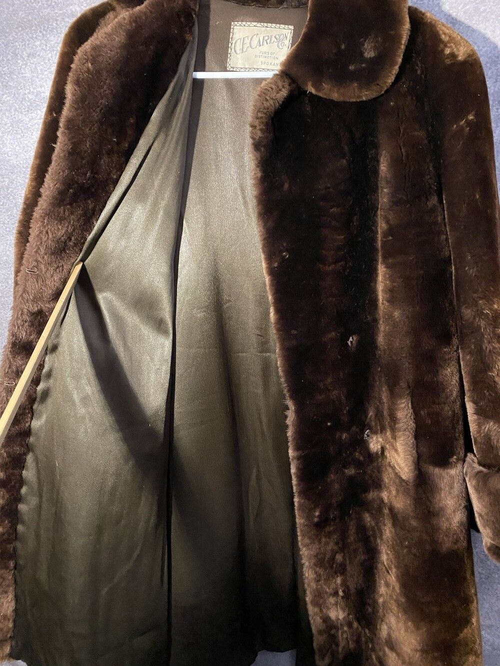 Vintage C.E. Carlson Co Spokane Dark Brown Fur Coat Mid-Century Plush - Picture 14 of 16